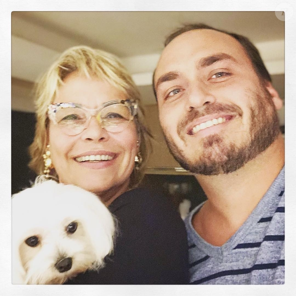 Rogéria Bolsonaro, ex-mulher de Jair Bolsonaro e mãe de Flávio, Eduardo e Carlos, já tentou retomar carreira política