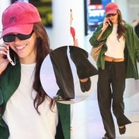 'Pata de vaca': aerolook de Bruna Marquezine com sapatilha que divide os dedos viraliza e web reprova calçado. Veja fotos!