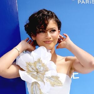 Vestido escolhido por Zendaya se tornou parte da história da moda ao vestir Whitney Houston e a personagem Carrie Bradshaw