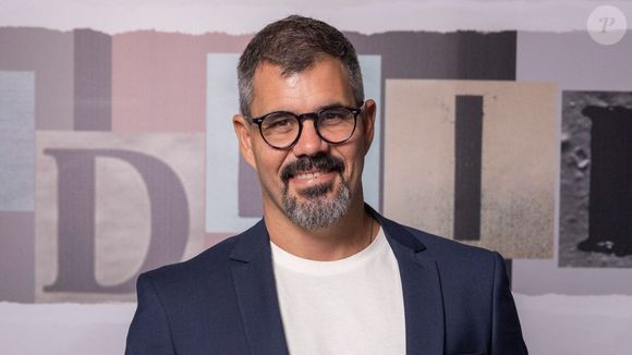 Juliano Cazarré, ator da novela 'Três Graças', avaliou a paternidade de seis filhos: 'É um desafio, principalmente de paciência. É difícil muita gente falando o tempo inteiro, muito barulho, bagunça (...) Às vezes fico mais bravo do que deveria'