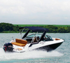 A Mestra 212 de Hélio Castroneves aposta em design compacto, navegação estável e capacidade para até nove pessoas
