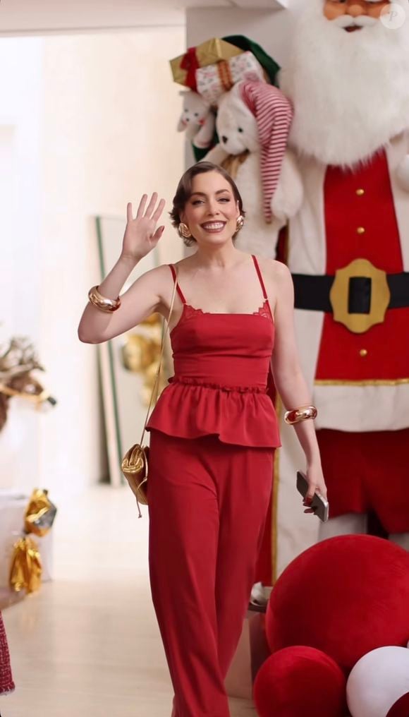 Fabiana Justus também marcou presença no Natal organizado por Ana Paula Siebert