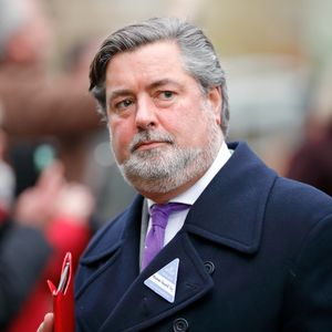 De acordo com o Tampa Bay Times, Michael Fawcett, funcionário do então príncipe Charles, foi citado em alegações feitas pelo ex-servidor George Smith durante um escândalo de 2003