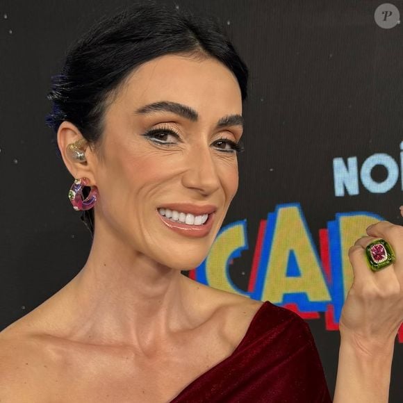 Toda natural, Michelle Barros confessou que a falta de colágeno e preenchedores 'derreteu' sua pele