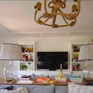 Laura Neiva é quem assina os interiores da mansão, o que deixa o marido orgulhoso