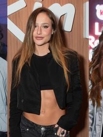 Frio, chuva e muito estilo! Bruna Griphao, Klara Castanho, Agatha Moreira e mais famosos apostam em looks pesados no 3º dia do Rock in Rio. Veja +40 fotos!