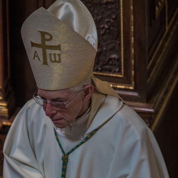 Um dos candidatos mais conservadores do Colégio, o Cardeal Peter Erdo tem 72 anos e foi um dos cotados também para o último Conclave que nomeou Francisco