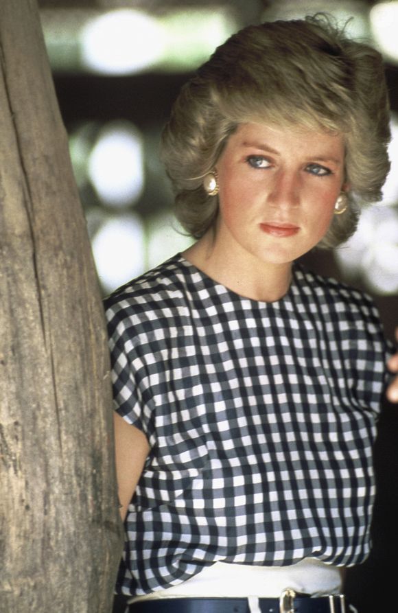 Em seu livro Hair by Sam McKnight, o cabeleireiro revela os bastidores do momento que marcou o início de sua parceria com Lady Di — e como um simples editorial de moda mudou tudo.