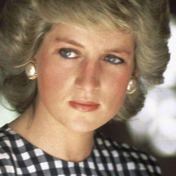 Em seu livro Hair by Sam McKnight, o cabeleireiro revela os bastidores do momento que marcou o início de sua parceria com Lady Di — e como um simples editorial de moda mudou tudo.