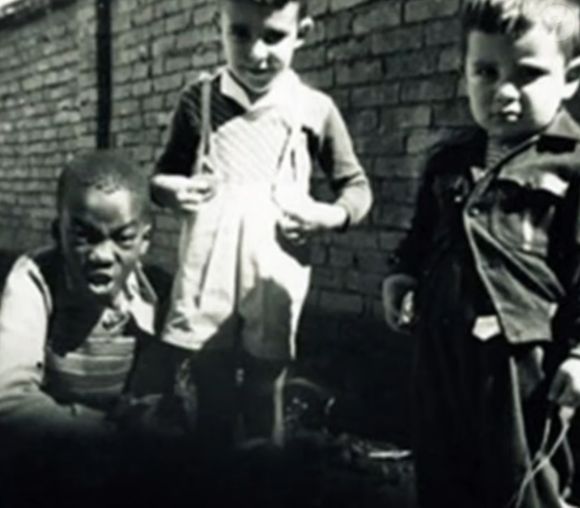 Milton Nascimento em foto de infância com os primos