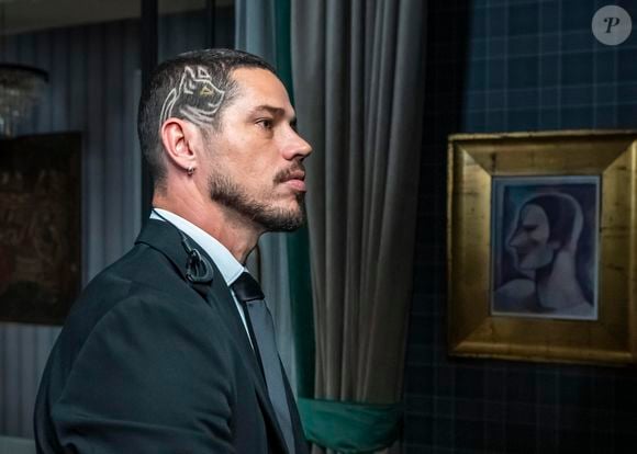 Na novela 'Quem Ama Cuida', Iuri (José Loreto) arriscará sua vida para salvar Adriana (Leticia Colin).