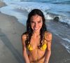 Bruna Marquezine surge discreta em flagra no Nordeste, acompanhando Shawn Mendes na praia e reacendendo rumores sobre a relação entre os dois