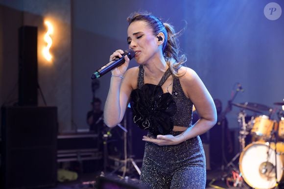 Wanessa Camargo cantou no aniversário de Graciele Lacerda