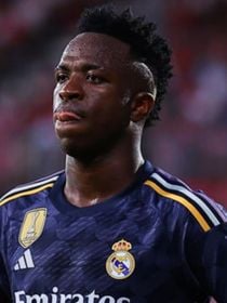 Vai deixar, Virgínia? Vini Jr. é detonado por jornal após eliminação vexatória do Real Madrid: 'Desconectado e desmotivado'