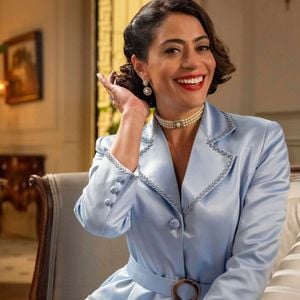 Clarice (Carol Castro) some e Ligia (Palomma Duarte) engravida no mês de maio em Garota do Momento