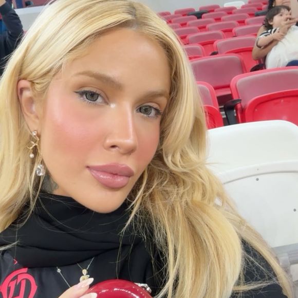 Karoline Lima acompanhou Léo Pereira em uma viagem feita pelo jogador com o Flamengo em Doha, no Catar