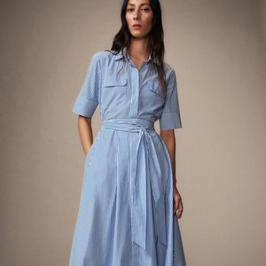 O vestido chemise é um clássico absoluto que nunca falha a cada estação, mas não precisa ser sem graça