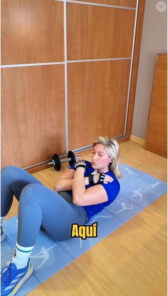 Alexandra Carrasco ensina como fazer a rotina de abdominais