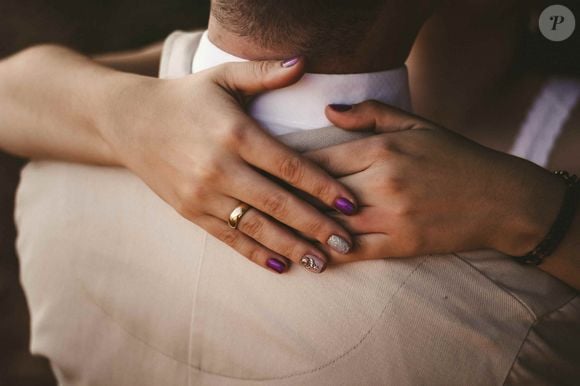 Tirar unha em gel em casa: 3 métodos para retirar