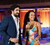 Ivan (Renato Góes) e Raquel (Taís Araujo) na expectativa de serem apresentados a Marco Aurélio (Alexandre Nero) em Vale Tudo