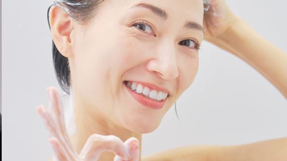 Helio Accioly, médico pioneiro em transplante capilar e especialista em cabelo: 'Quando o couro cabeludo é limpo com produtos adequados e de maneira correta, a lavagem diária não tende a causar danos'