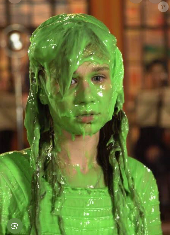 Anos depois, ela tomou outro banho: de gosma verde em 'Chocolate com Pimenta', em 2003