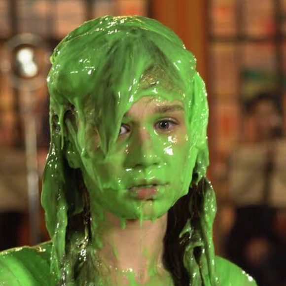 Anos depois, ela tomou outro banho: de gosma verde em 'Chocolate com Pimenta', em 2003