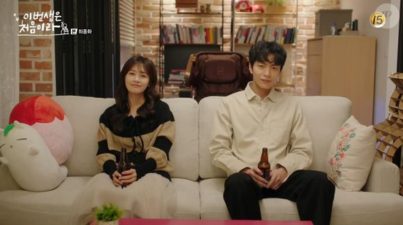 'Porque Esta é a Minha Primeira Vida': um casamento por contrato entre dois desconhecidos evolui para um vínculo real conforme a convivência muda a vida dos dois