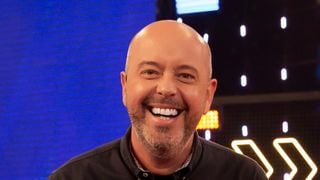 'Aquela boca mole assusta, mas estou bem': Alex Escobar atualiza estado de saúde após mal-estar ao vivo na TV Globo