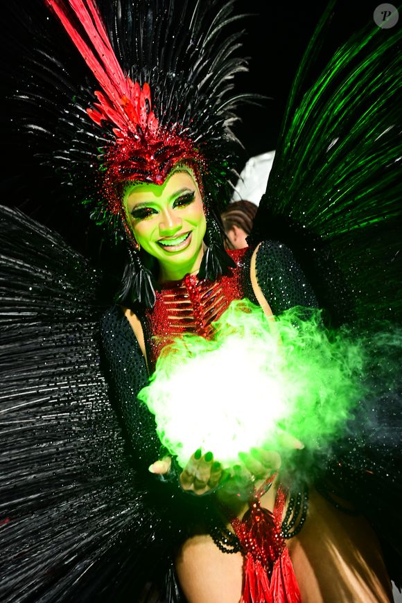 Fantasia de Lexa na Dragões da Real trazia efeito especial