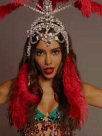 ‘Levo com respeito’: Anitta assume posto de rainha de bateria da Grande Rio; conversa com Paolla Oliveira foi crucial para decisão da cantora