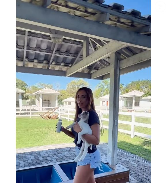 Nicole Bahls seria enredo do Carnaval 2027 da Tradição, no Rio, mas 'impasses financeiros' teriam motivado o rompimento