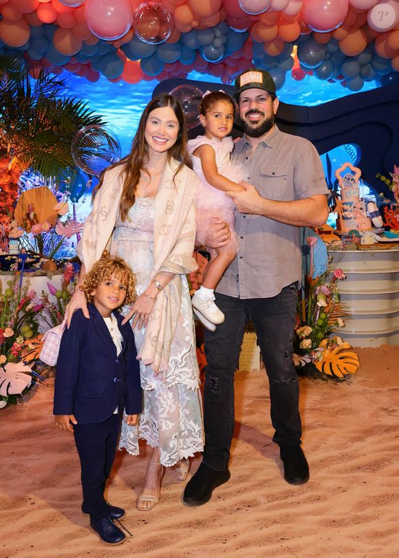 Sorocaba e Biah Rodrigues são pais de quatro filhos: os gêmeos Zion e Angelina, de quase dois anos, além de Theo, de 4, e Fernanda, de 2