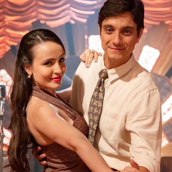 Estela tem apoio de Túlio sobre segrdo do passado