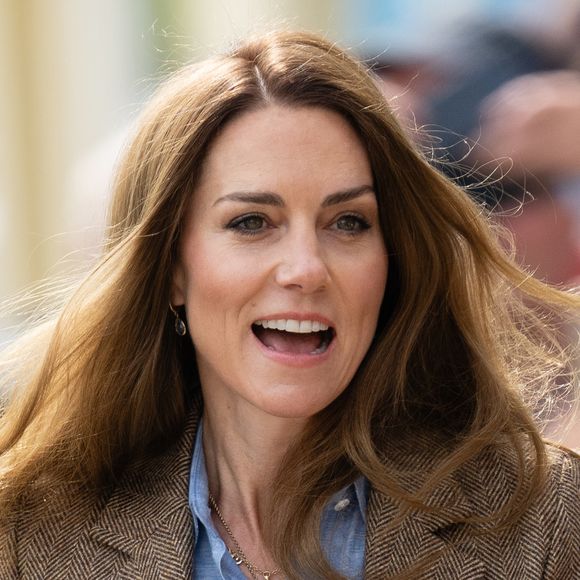 Kate Middleton está com seu cabelo mais claro e brilhante.