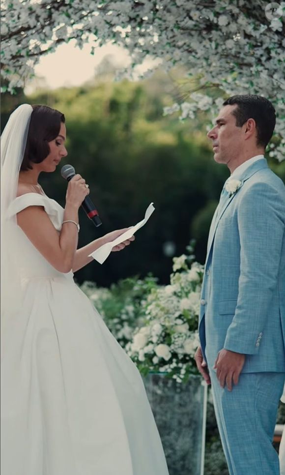 Isis Valverde se emocionou nos votos de casamento para Marcus Buaiz