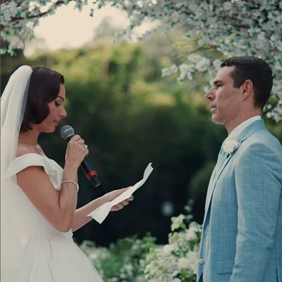 Isis Valverde se emocionou nos votos de casamento para Marcus Buaiz