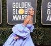 Para o Globo de Ouro 2019, Lady Gaga escolheu um vestido azul-lavanda da grife Valentino