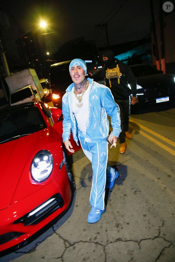 MC Daniel chegou de Porsche para sua festa de 27 anos em 26 de agosto de 2025