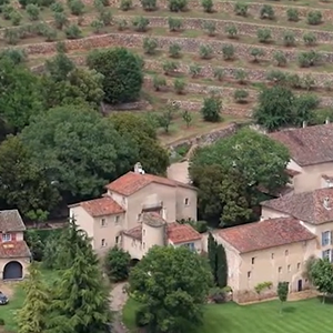 O imóvel localizado na região de Provence, na França, foi cenário da casamento do casal