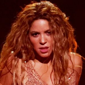 Shakira aparentou preocupação com o pai durante show no Rio