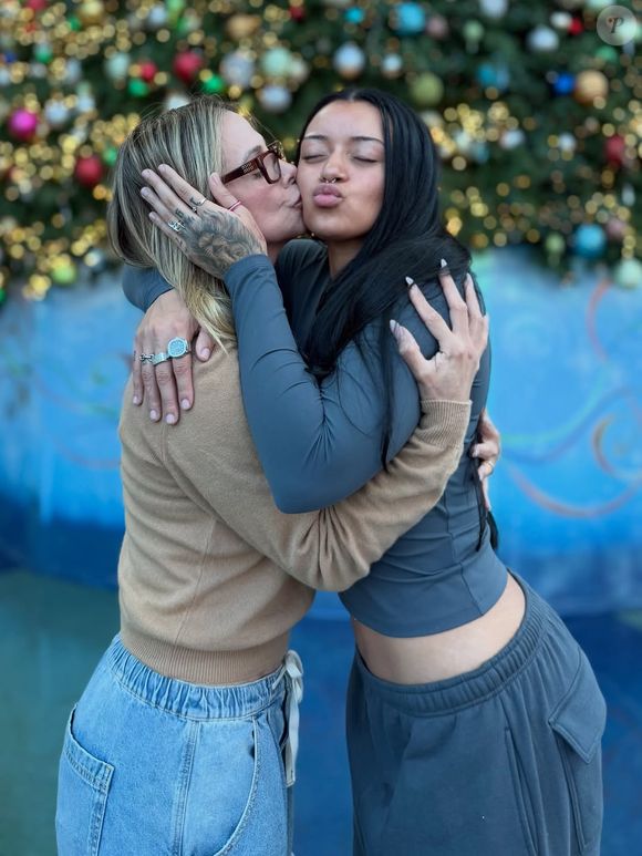 Camilly Victória, filha de Carla Perez que é LGBTQIAPN+ assumida, postou reflexões sobre a heterossexualidade compulsória