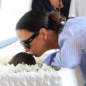 Corpo de Preta Gil ganha beijo de Ivete Sangalo em velório