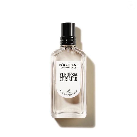 Inspirada nas flores de cerejeira da Alta Provence, a fragrância Fleurs de Cerisier, da L’Occitane en Provence, apresenta uma composição delicada e luminosa. As notas de saída combinam cereja, frésia e cassis, seguidas por flor de cerejeira, muguet e rosas. No fundo, âmbar e musk completam o perfume
