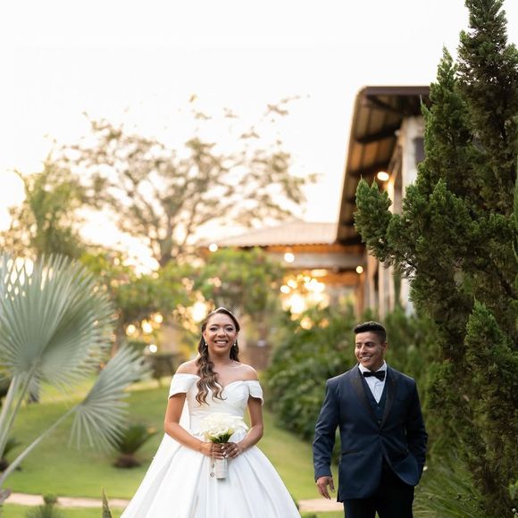 O modelo reforçou a força dos vestidos atemporais nos casamentos atuais