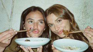 'Meu peito é só gratidão e orgulho': Bruna Marquezine faz declaração emocionante no aniversário de Sasha e revela momentos íntimos em álbum com estilista; veja 20 fotos!