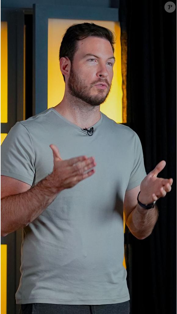 Celebridades não apenas influenciam tendências de consumo, mas também moldam o que será importado, como será comercializado e para quem será vendido