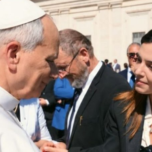 Recentemente, Giovanna Lancellotti o marido Gabriel David se encontraram com o papa Leão XIV no Vaticano. O  simbólico momento coorreu em 16 de setembro, durante uma das audiências do póntífice a Praça de São Pedro.