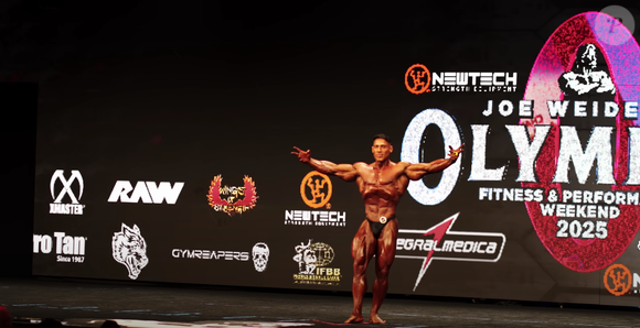 Ramon Dino se tornou campeão do Mr. Olympia em 2025 na categoria Classic Physique