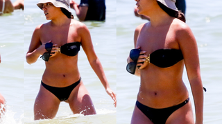 Saudade da Maria de Fátima? Bella Campos curte véspera de Natal em praia do Rio e exibe corpão de biquíni sem alças; veja fotos